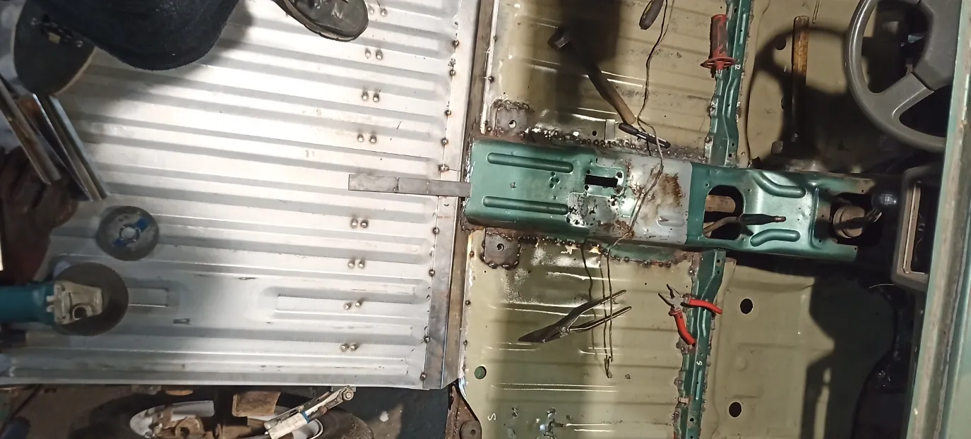 Vyvaření podlahy karoserie SUZUKI SAMURAI